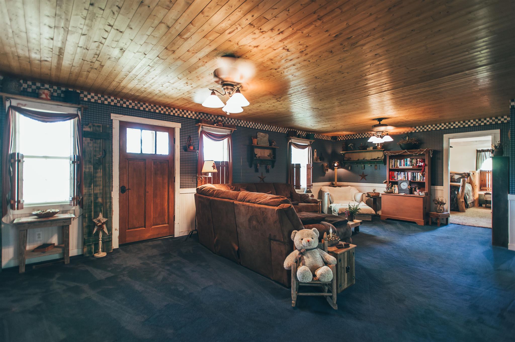 1253 Smith Thompson Road Bethpage, TN 37022 - Photo 3 of 19 a living room with furniture and a window