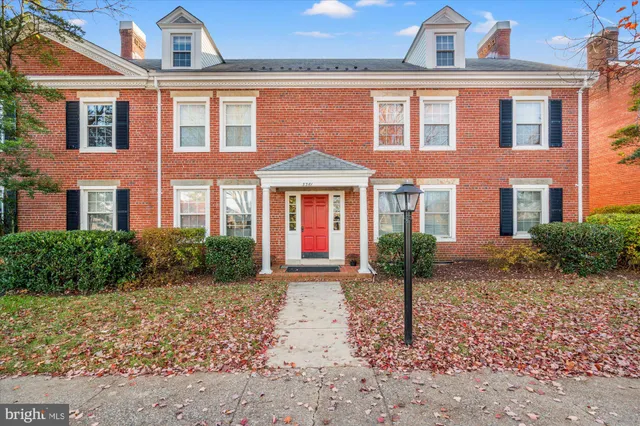 $595,000 | 3361 South Wakefield Street, Unit B1, Arlington, VA 22206