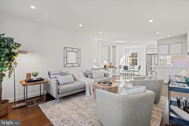 $595,000 | 3361 South Wakefield Street, Unit B1, Arlington, VA 22206