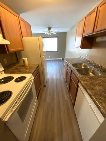 $850 | 901 Pearl Avenue, Unit 208, Marshall, MN 56258