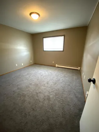 $850 | 901 Pearl Avenue, Unit 208, Marshall, MN 56258