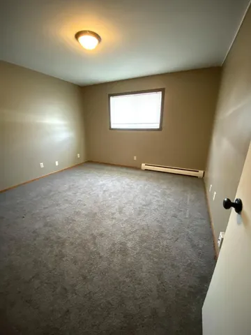 $850 | 901 Pearl Avenue, Unit 208, Marshall, MN 56258