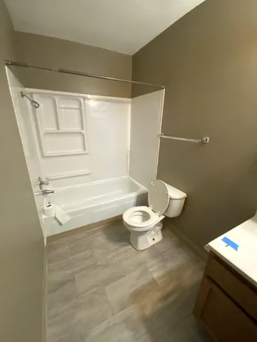 $850 | 901 Pearl Avenue, Unit 208, Marshall, MN 56258