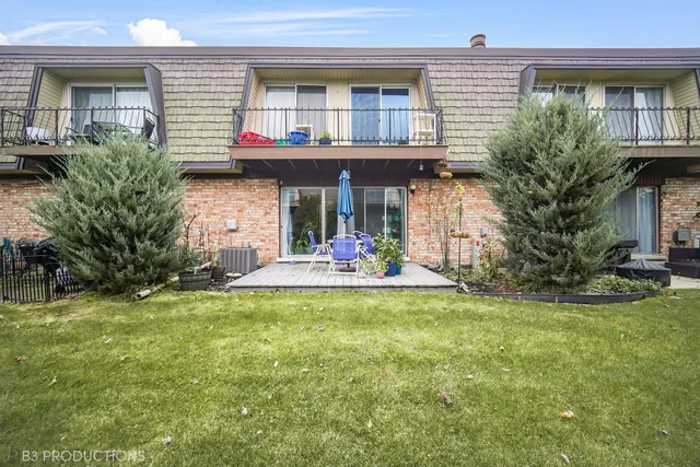 $260,000 | 5 Cour Caravelle, Palos Hills, IL 60465