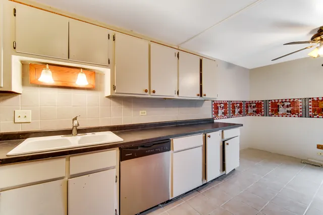 $260,000 | 5 Cour Caravelle, Palos Hills, IL 60465