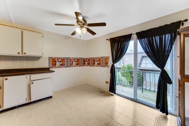 $260,000 | 5 Cour Caravelle, Palos Hills, IL 60465