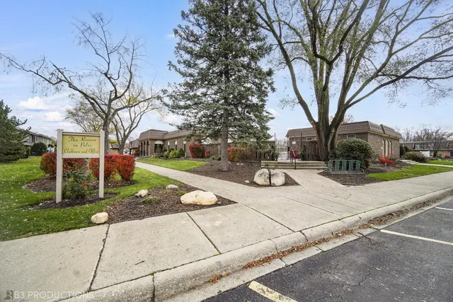 $260,000 | 5 Cour Caravelle, Palos Hills, IL 60465
