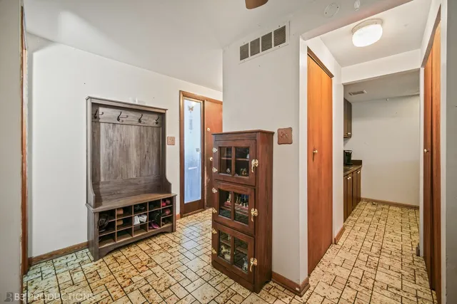 $260,000 | 5 Cour Caravelle, Palos Hills, IL 60465