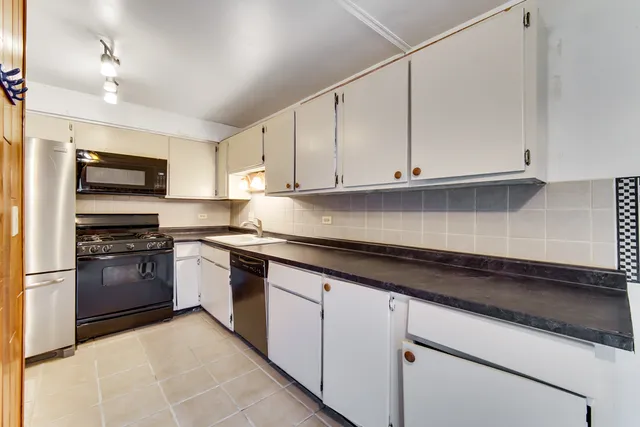 $260,000 | 5 Cour Caravelle, Palos Hills, IL 60465