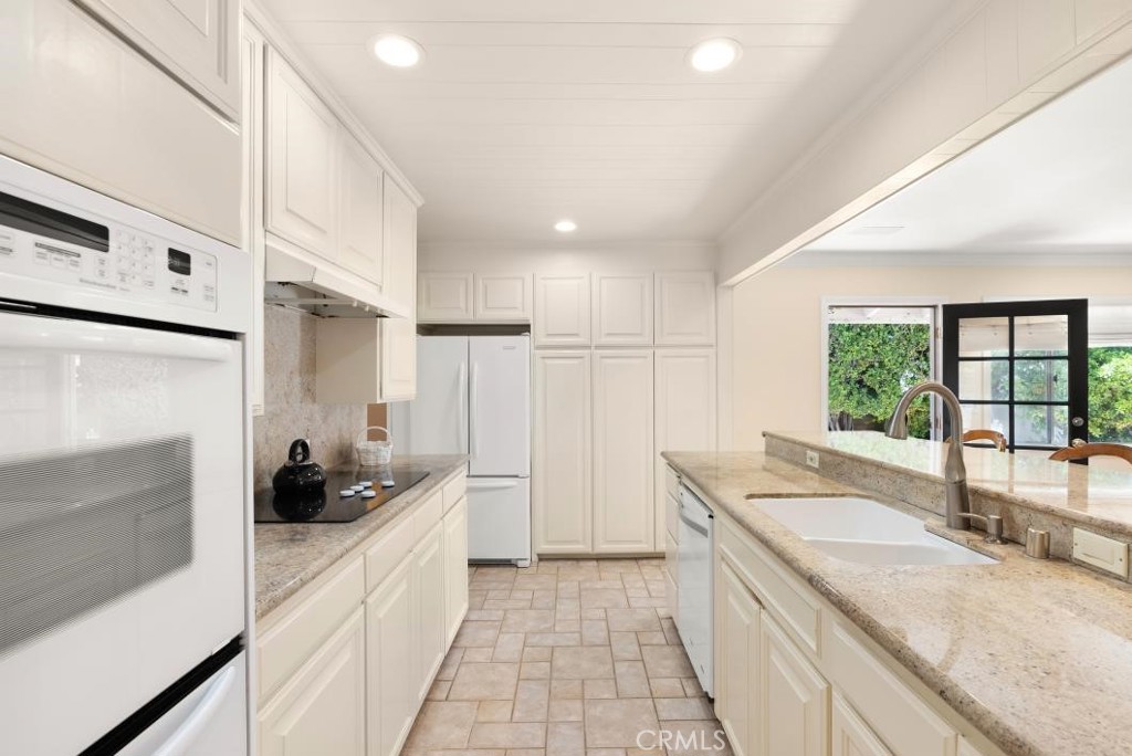 482 Abbie Way Costa Mesa, CA 92627 - Photo 9 of 37