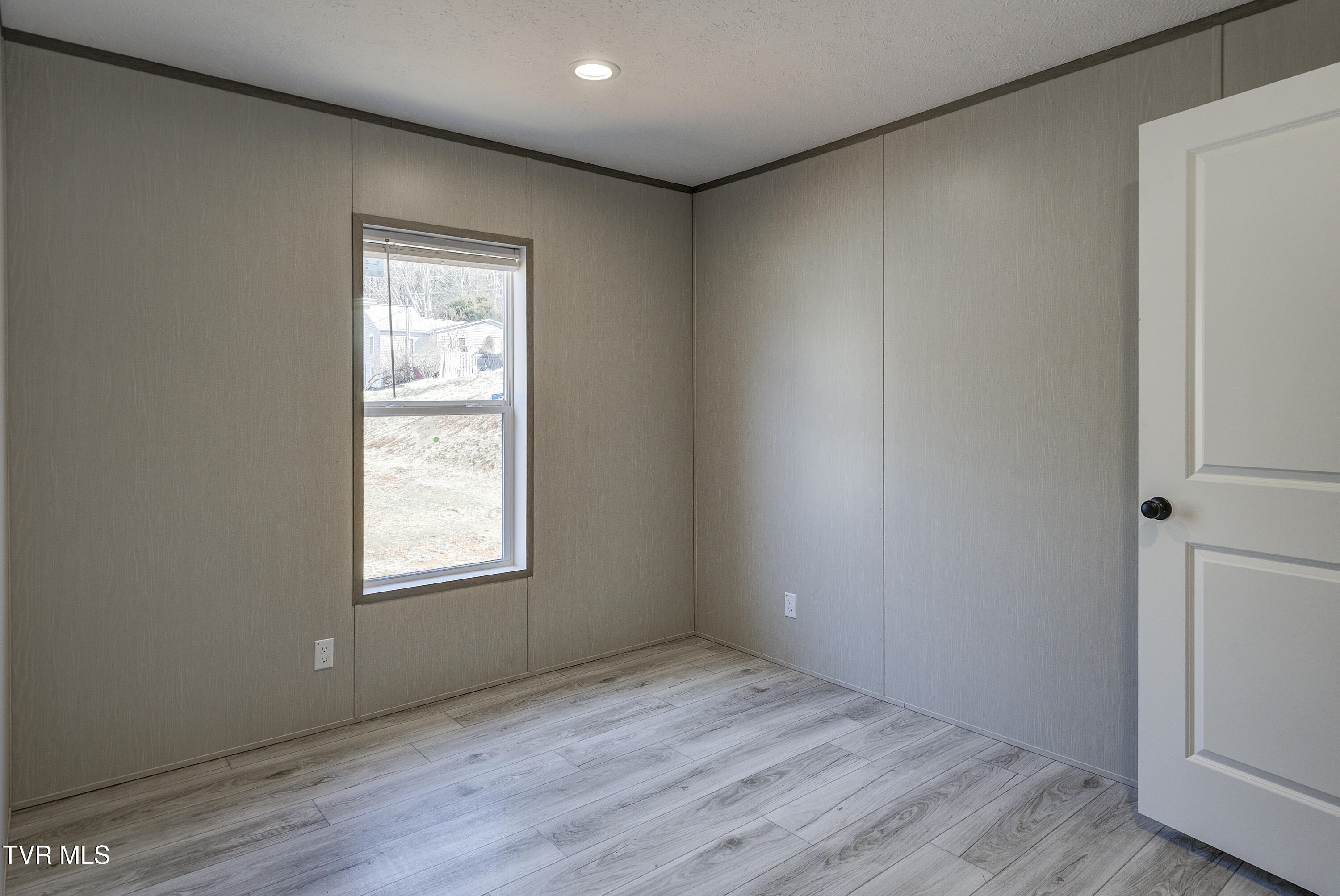 206 Florida Avenue Erwin, TN 37650 - Photo 15 of 30 Bed 2