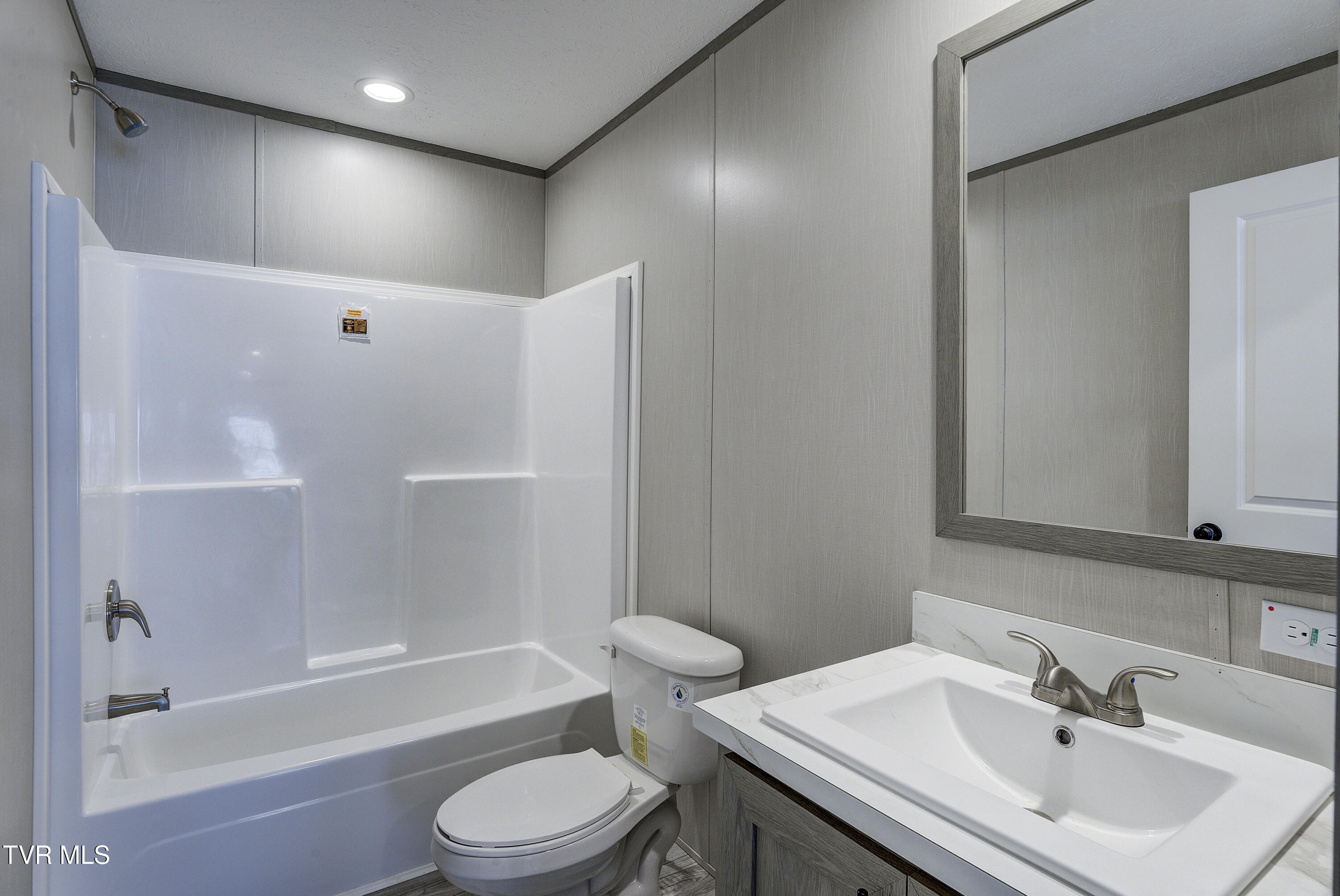 206 Florida Avenue Erwin, TN 37650 - Photo 17 of 30 Bath 2