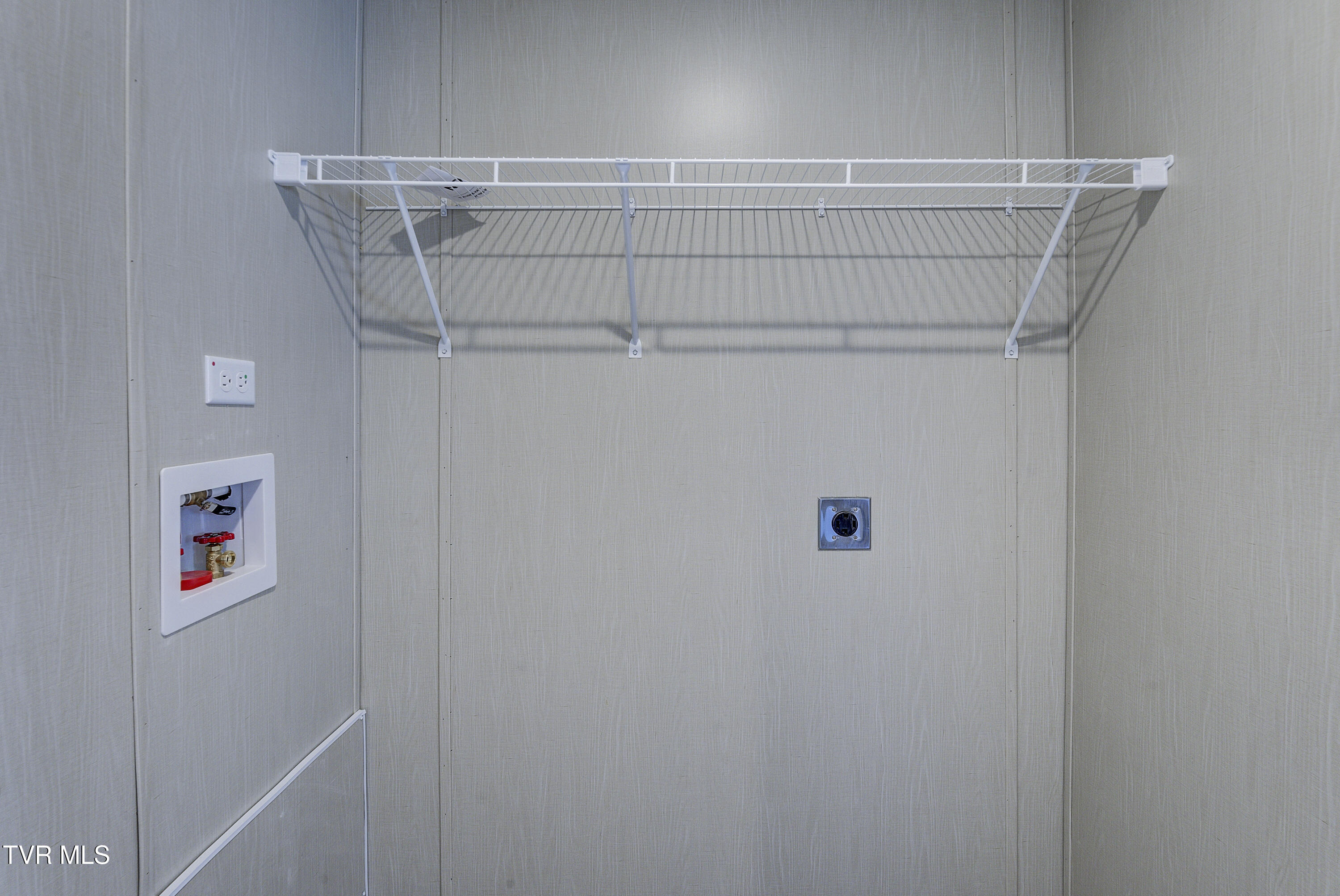 206 Florida Avenue Erwin, TN 37650 - Photo 27 of 30 Closet