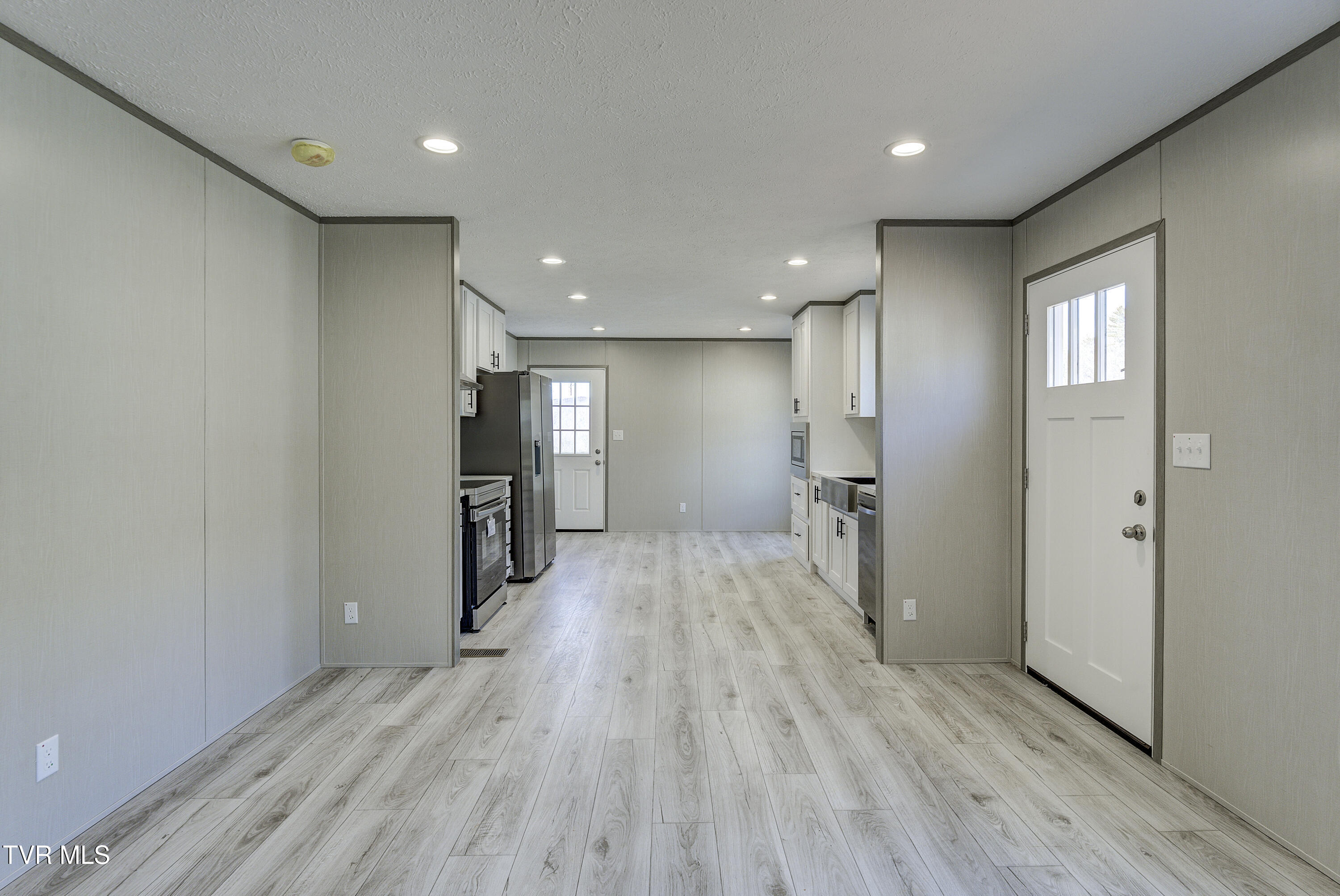 206 Florida Avenue Erwin, TN 37650 - Photo 7 of 30 Living Room