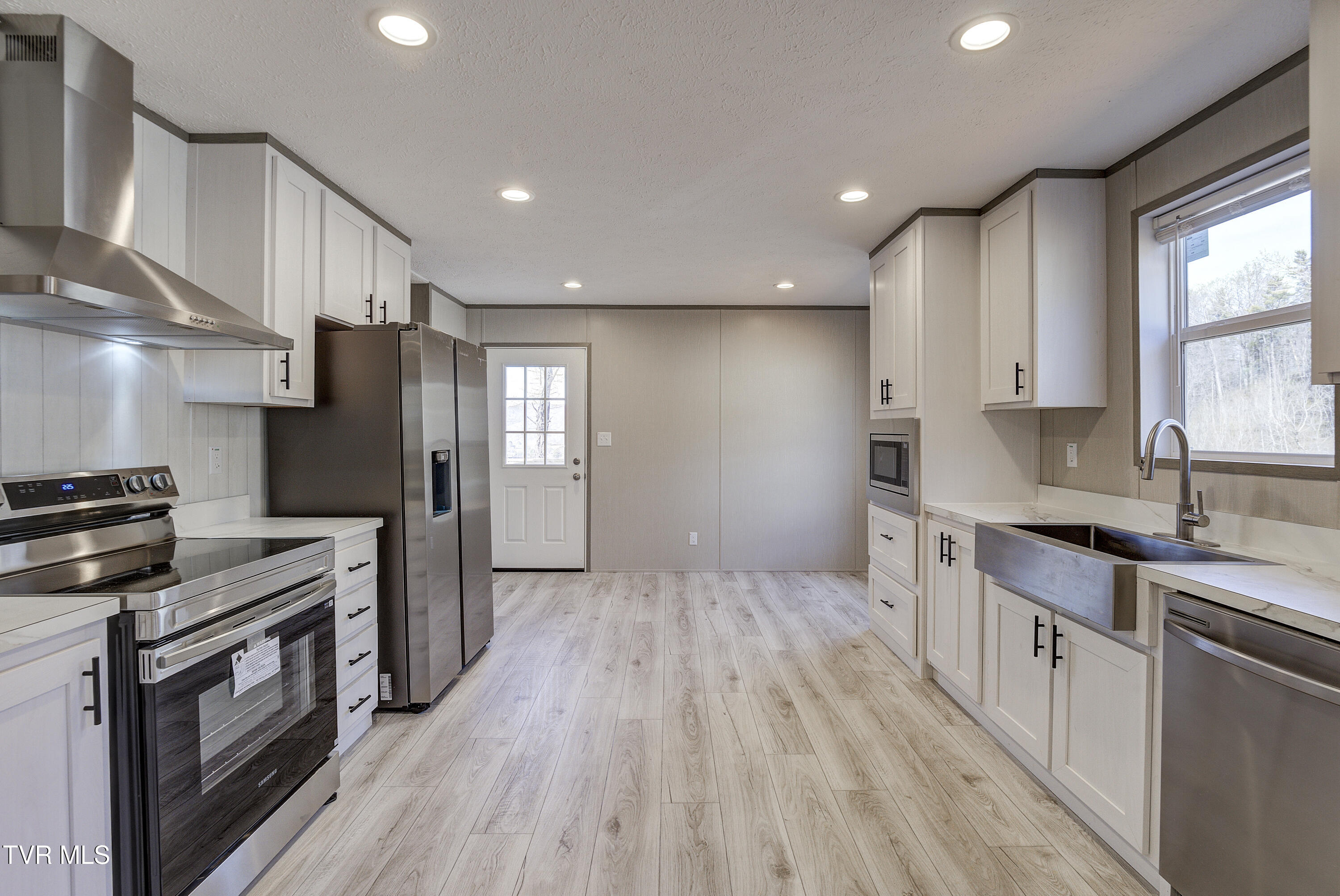 206 Florida Avenue Erwin, TN 37650 - Photo 9 of 30 Kitchen
