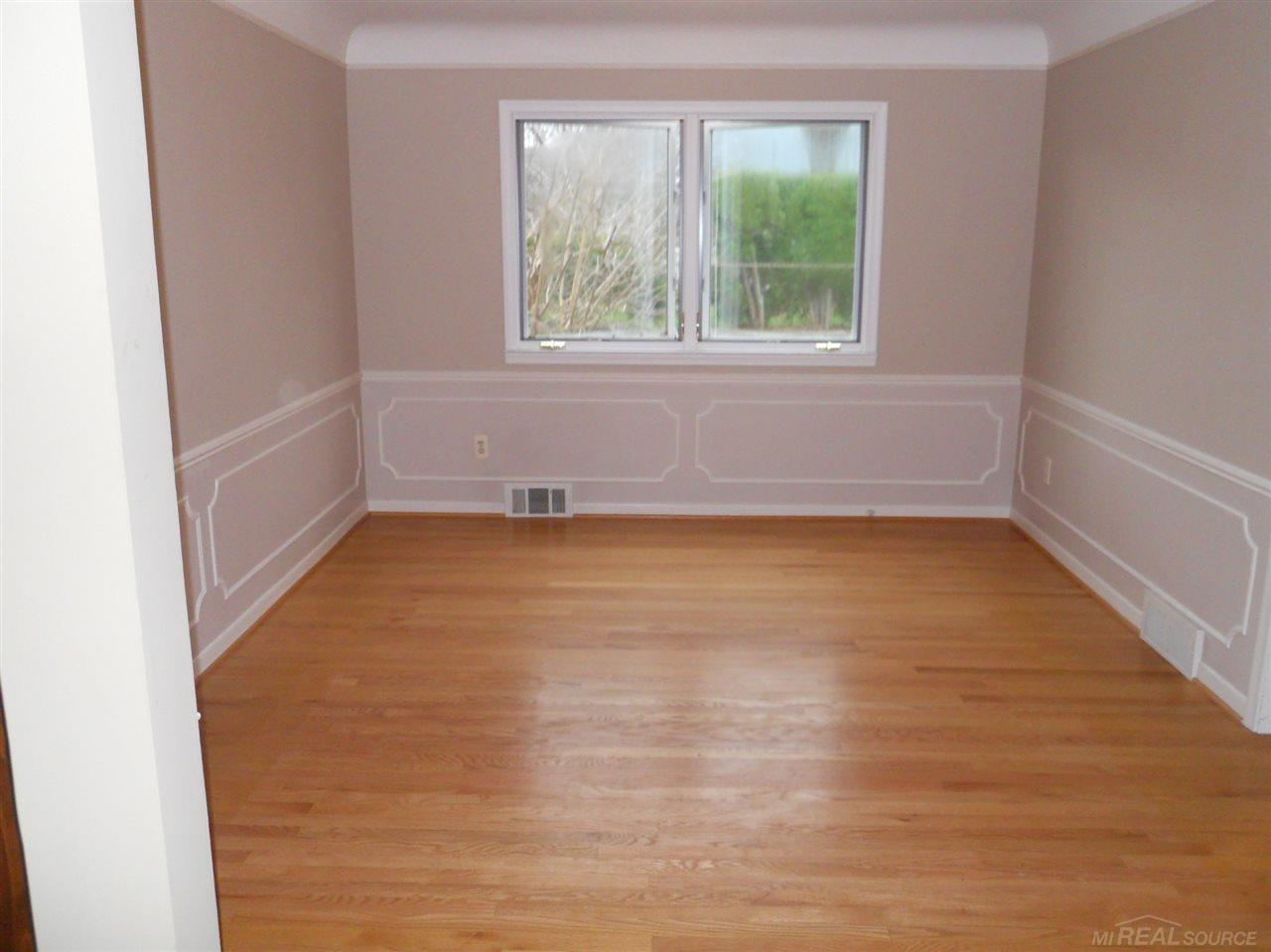 723 Canterbury Road Grosse Pointe Woods, MI 48236 - Photo 3 of 30
