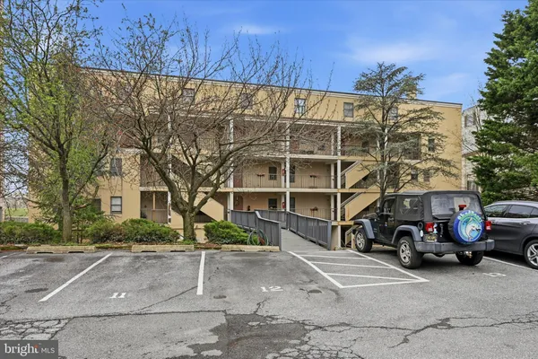 a car parked in front of a building