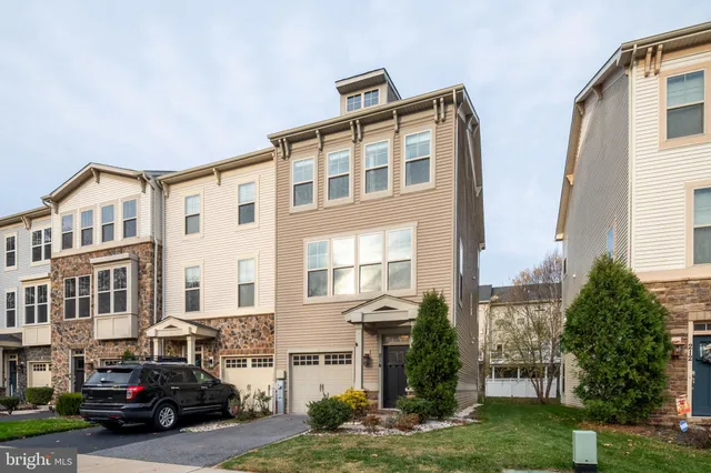a couple of cars parked in front of a building