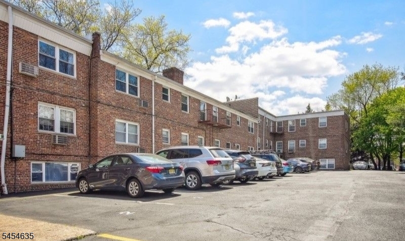 604 Chestnut Street, Unit G Union, NJ 07083 - Photo 11 of 12 Gallery Image 11