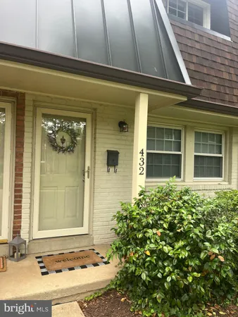 $2,900 | 432 James Court, Falls Church, VA 22046