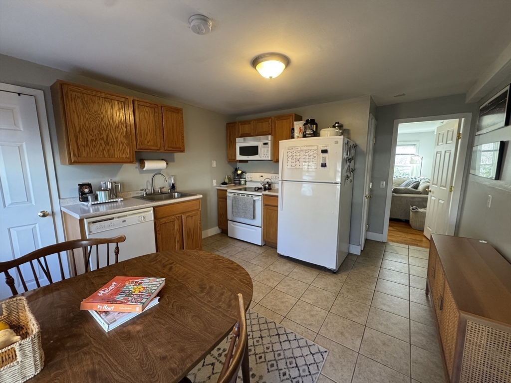71 Rivulet Street, Unit B Uxbridge, MA 01569 - Photo 2 of 12