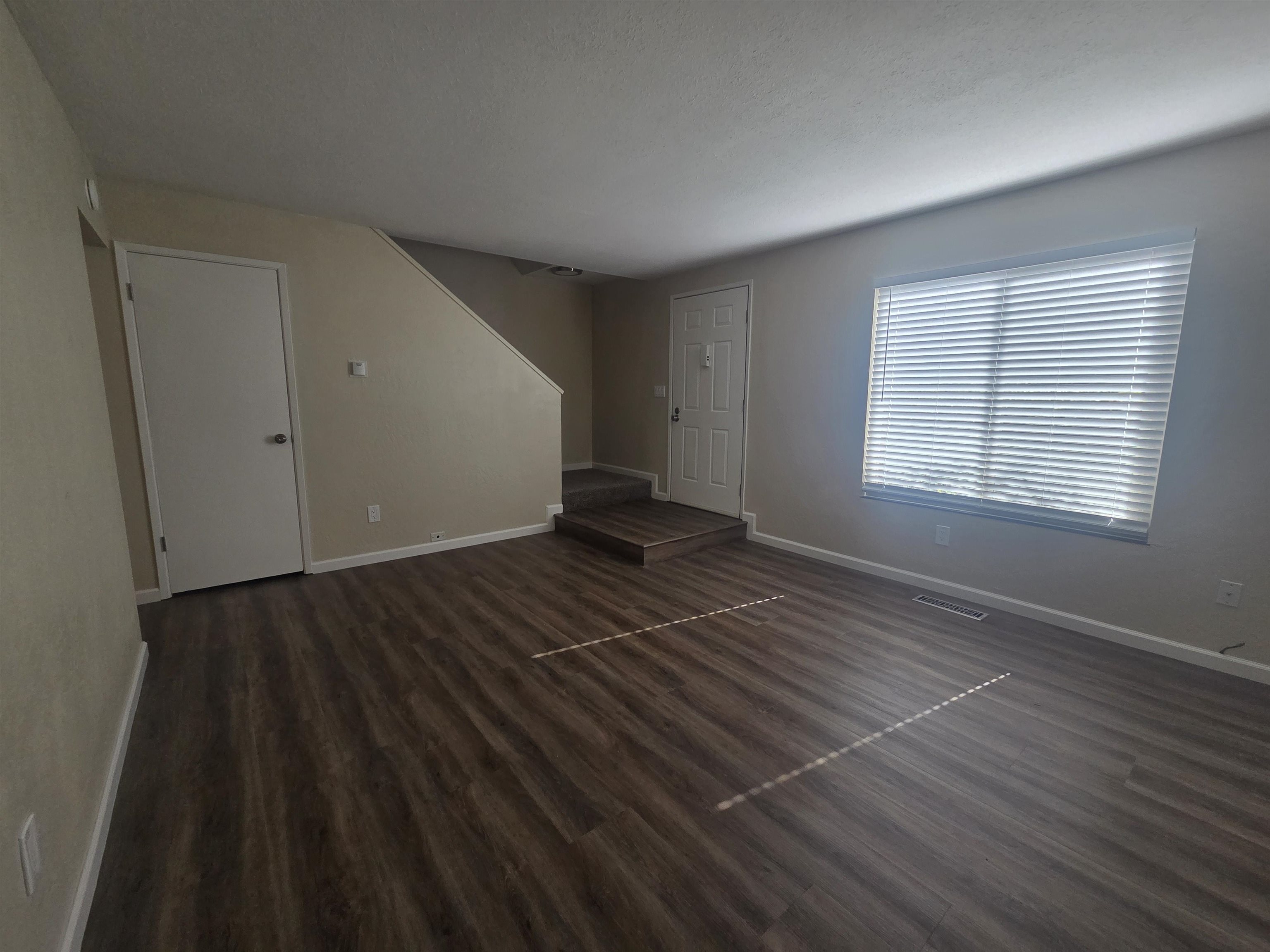 20077 Redwood Road, Unit 3 Castro Valley, CA 94546 - Photo 4 of 28