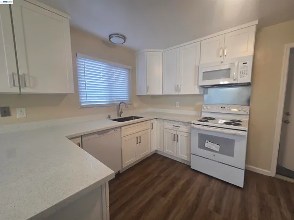 $2,850 | 20077 Redwood Road, Unit 3, Castro Valley, CA 94546