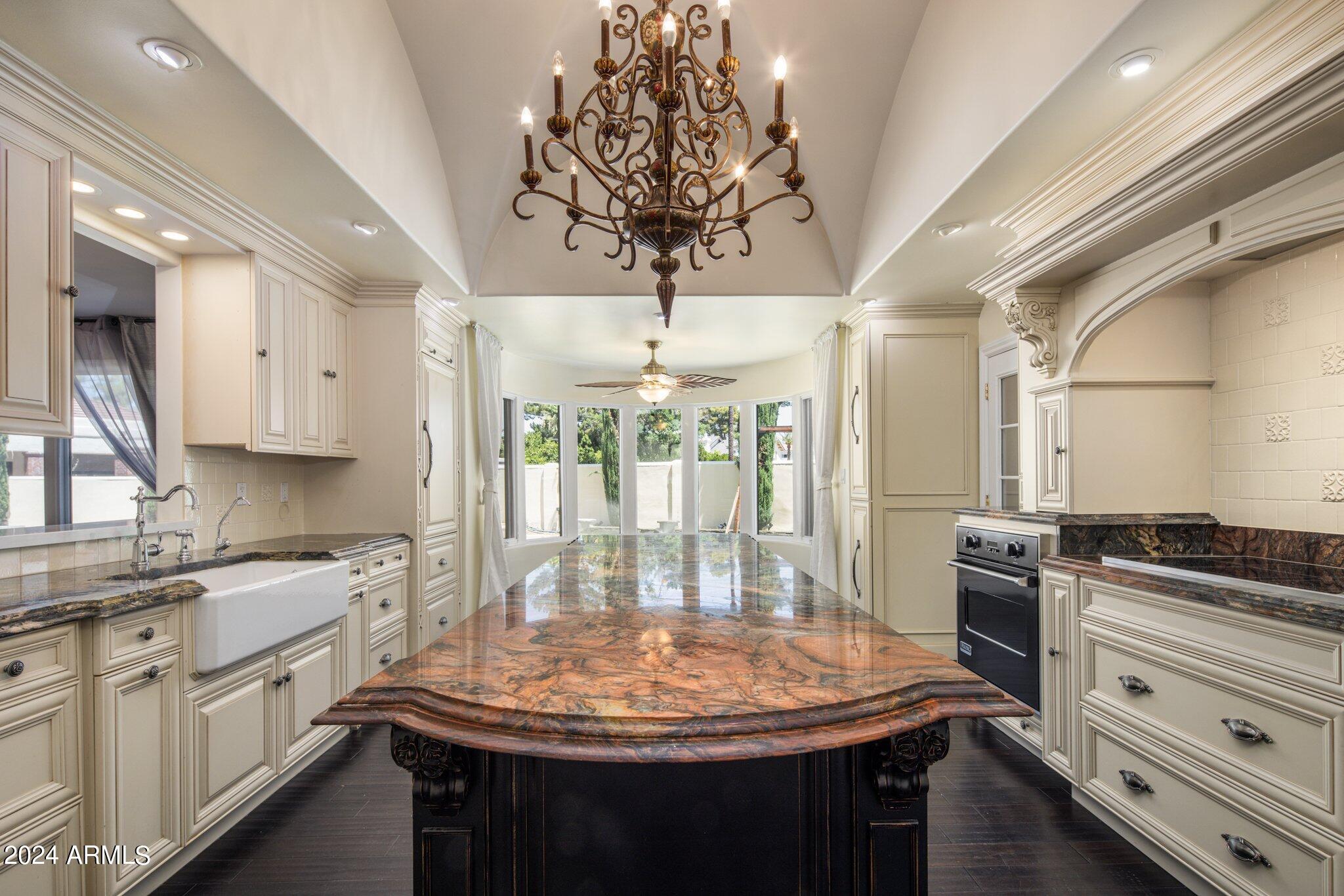 12 West Kaler Drive Phoenix, AZ 85021 - Photo 11 of 41 Kitchen