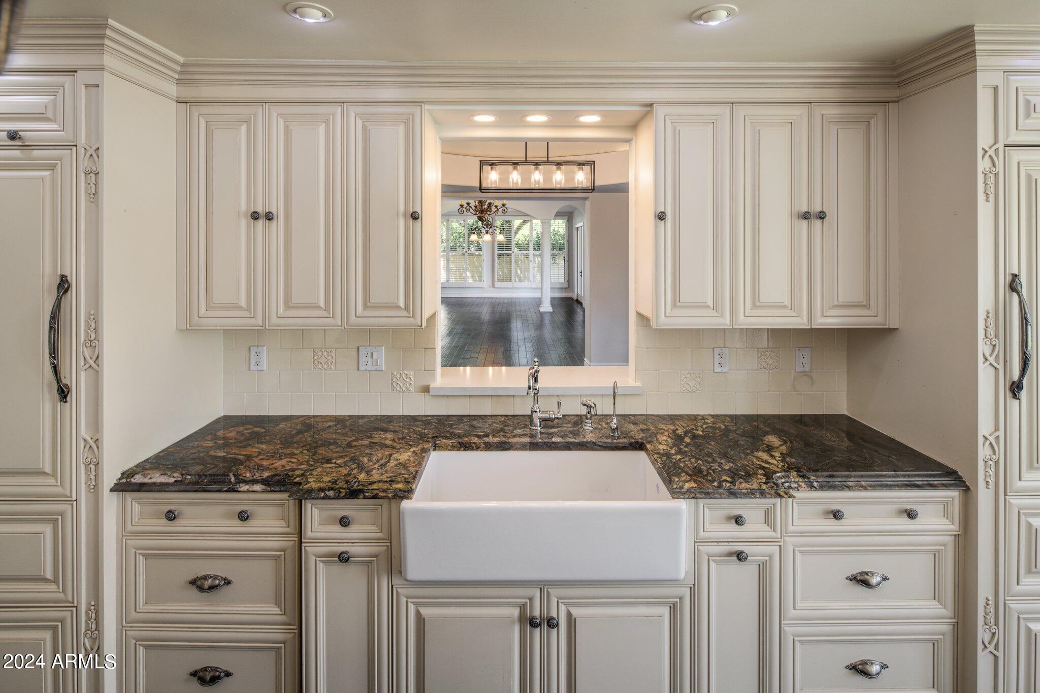 12 West Kaler Drive Phoenix, AZ 85021 - Photo 12 of 41 Kitchen