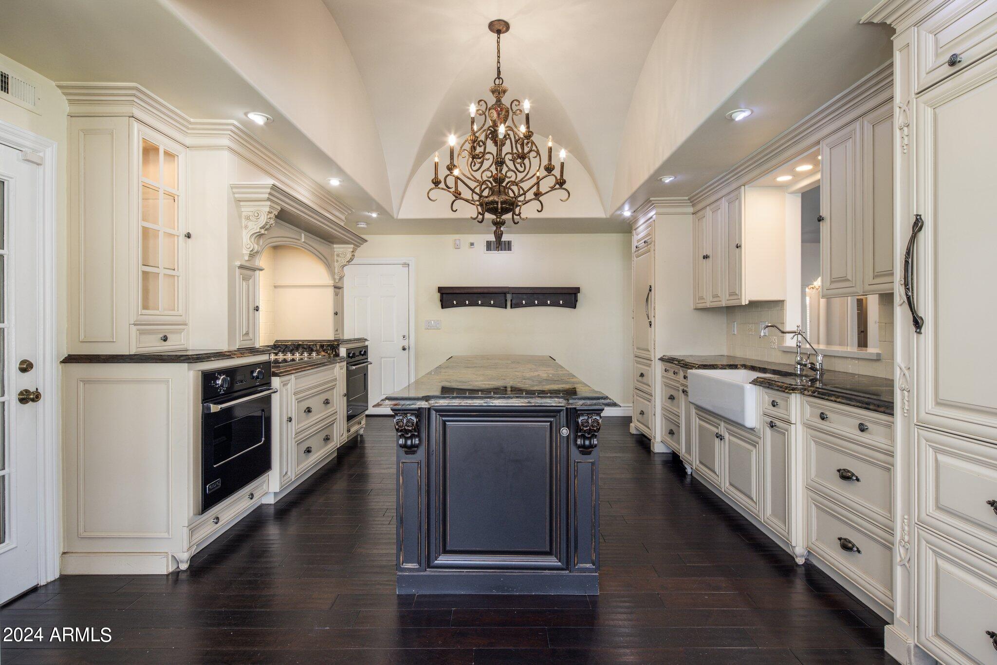 12 West Kaler Drive Phoenix, AZ 85021 - Photo 17 of 41 Kitchen