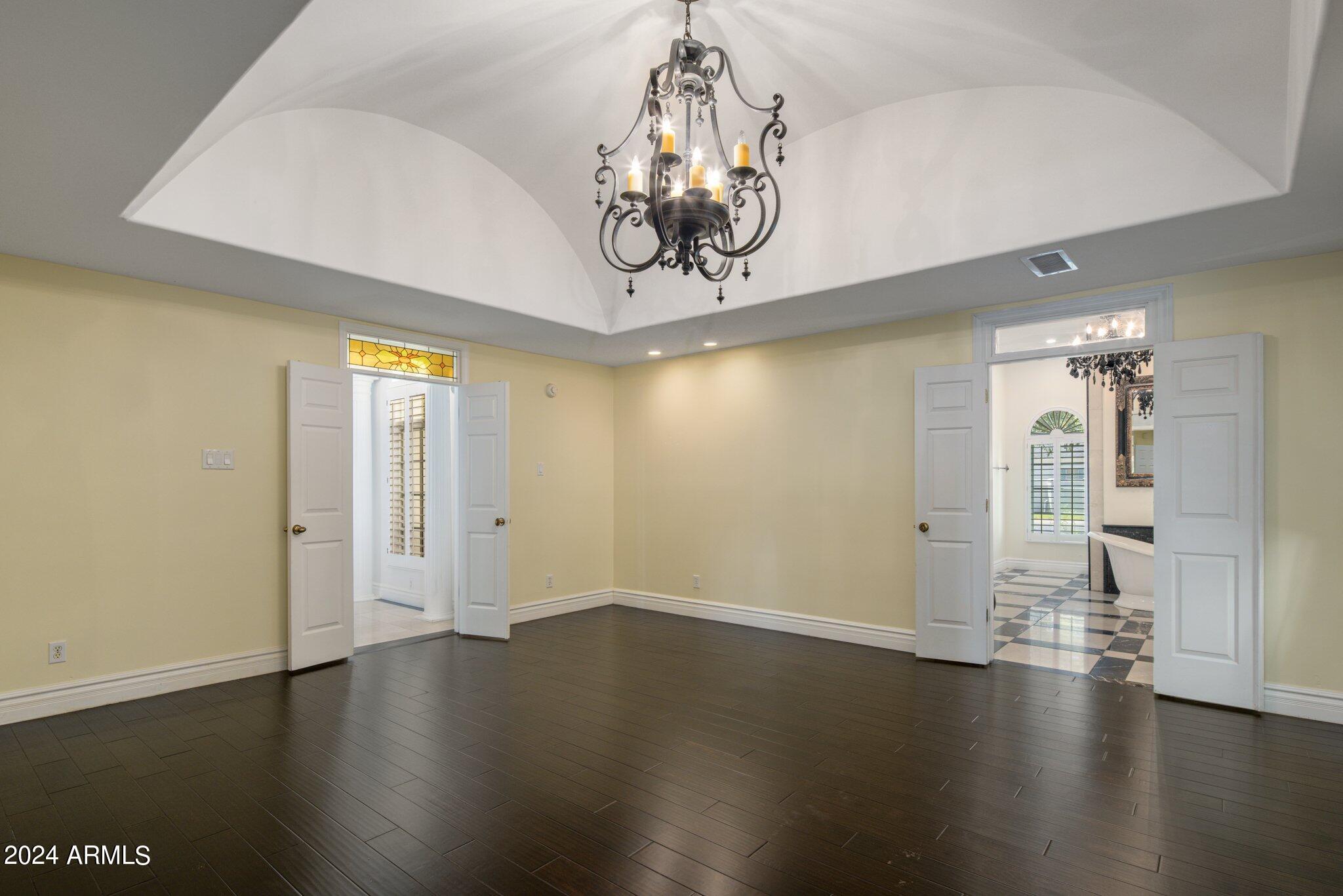 12 West Kaler Drive Phoenix, AZ 85021 - Photo 19 of 41 Primary Bedroom