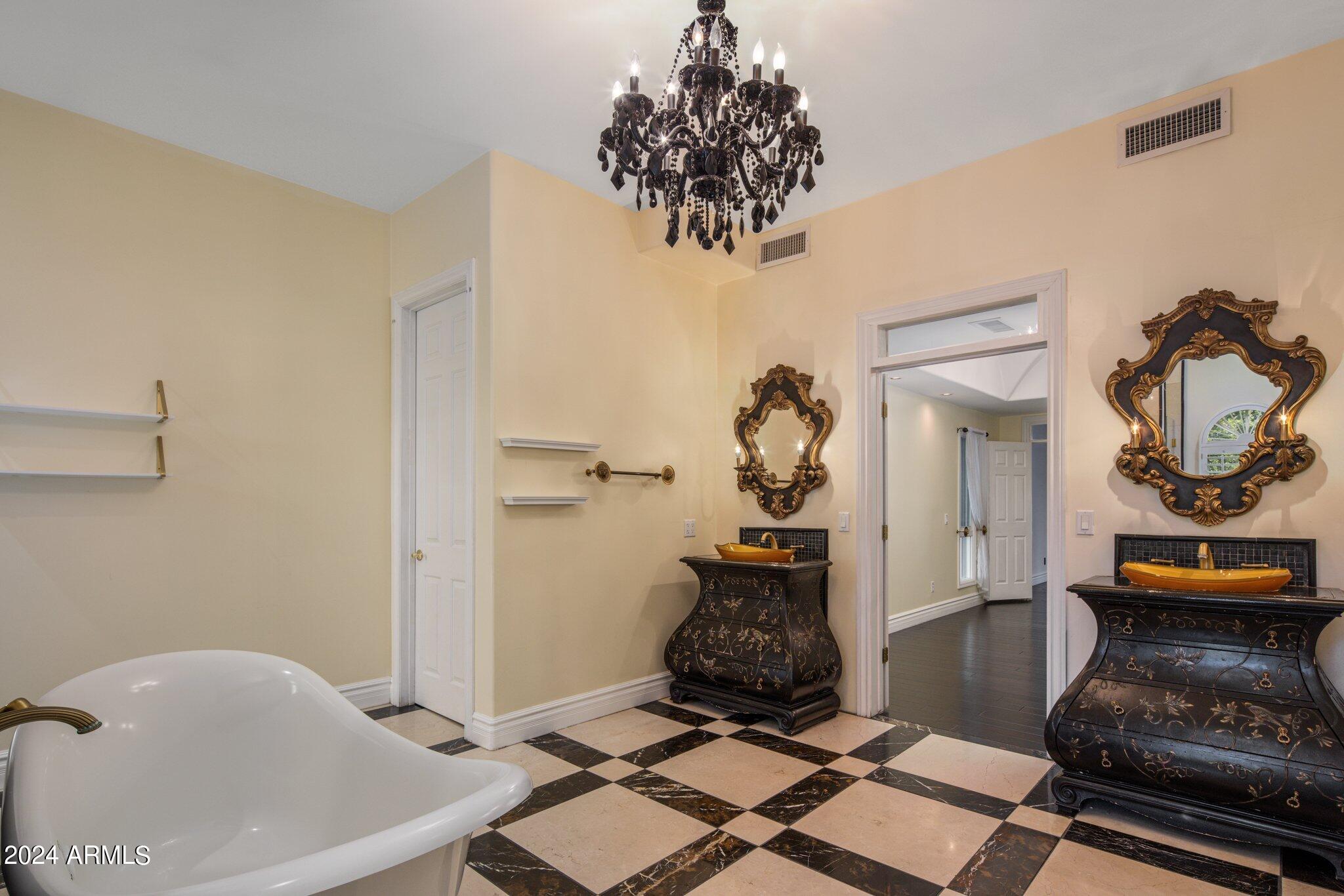 12 West Kaler Drive Phoenix, AZ 85021 - Photo 21 of 41 Primary Bathroom