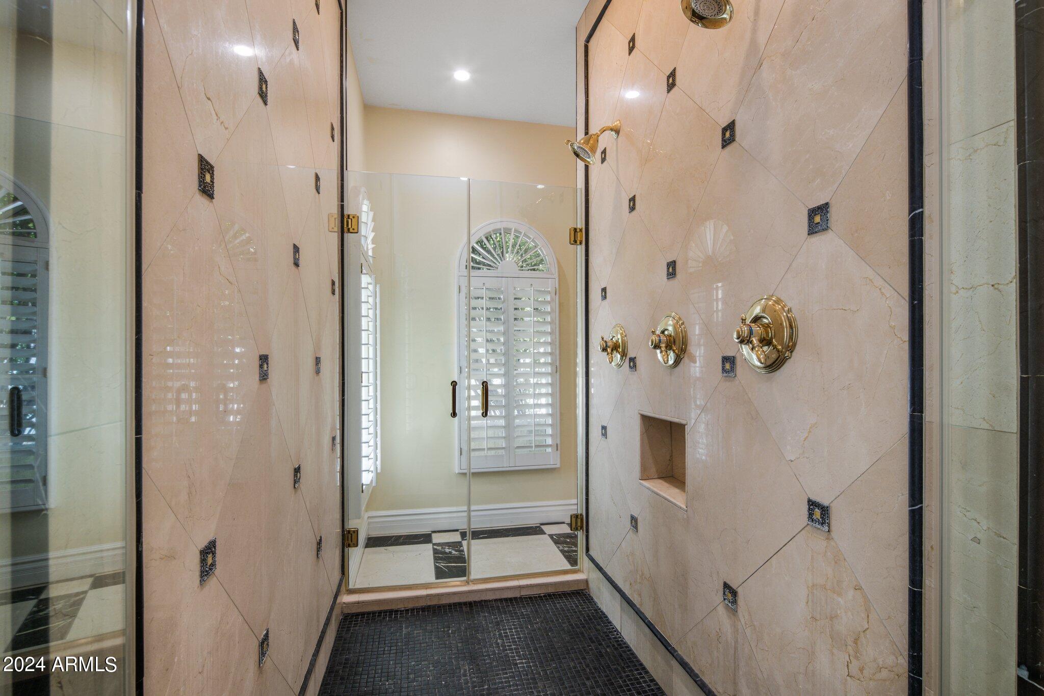 12 West Kaler Drive Phoenix, AZ 85021 - Photo 23 of 41 Primary Bathroom