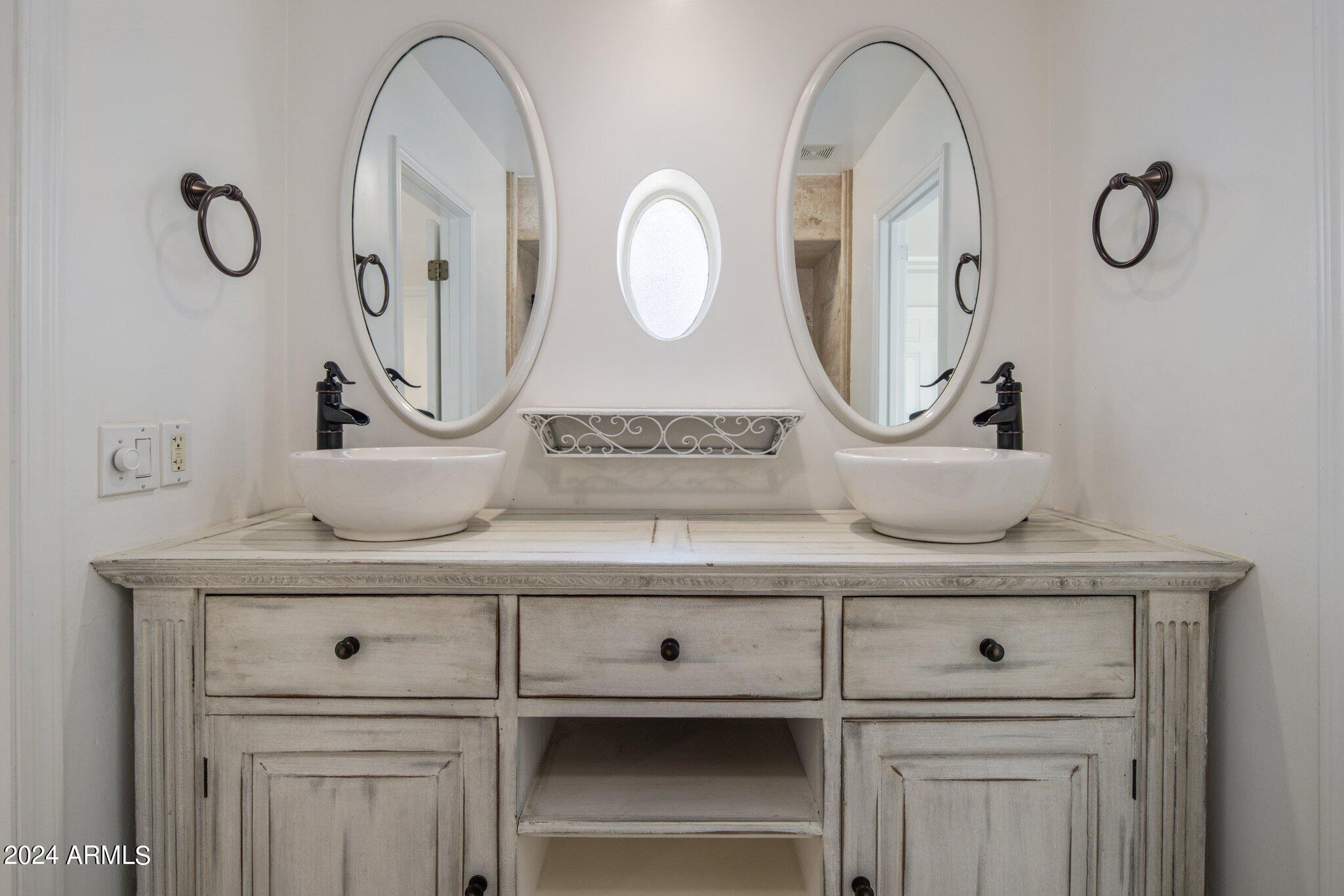 12 West Kaler Drive Phoenix, AZ 85021 - Photo 26 of 41 Second Bathroom