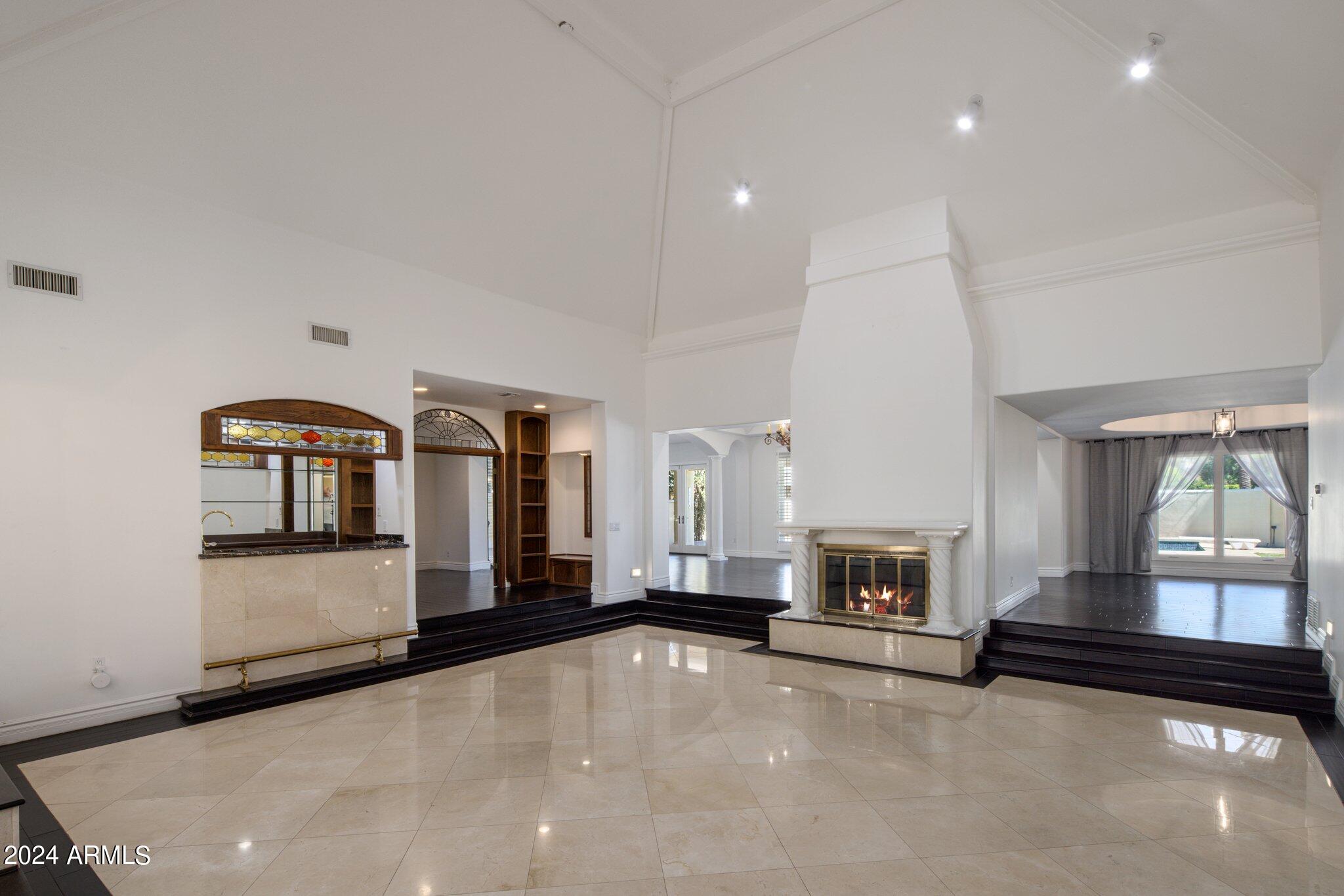 12 West Kaler Drive Phoenix, AZ 85021 - Photo 5 of 41 Living Room