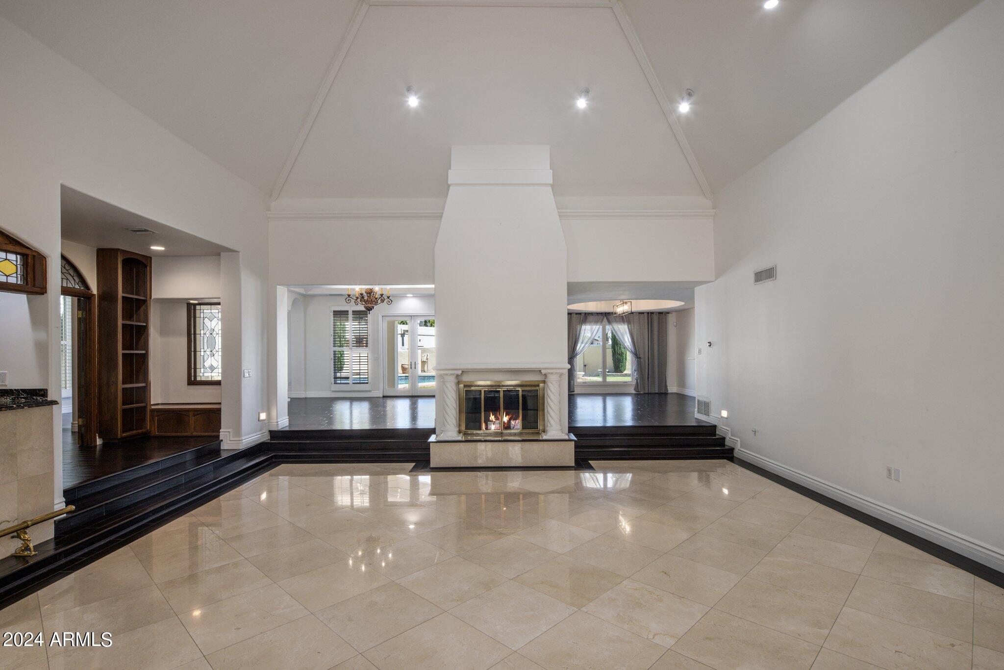 12 West Kaler Drive Phoenix, AZ 85021 - Photo 7 of 41 Living Room