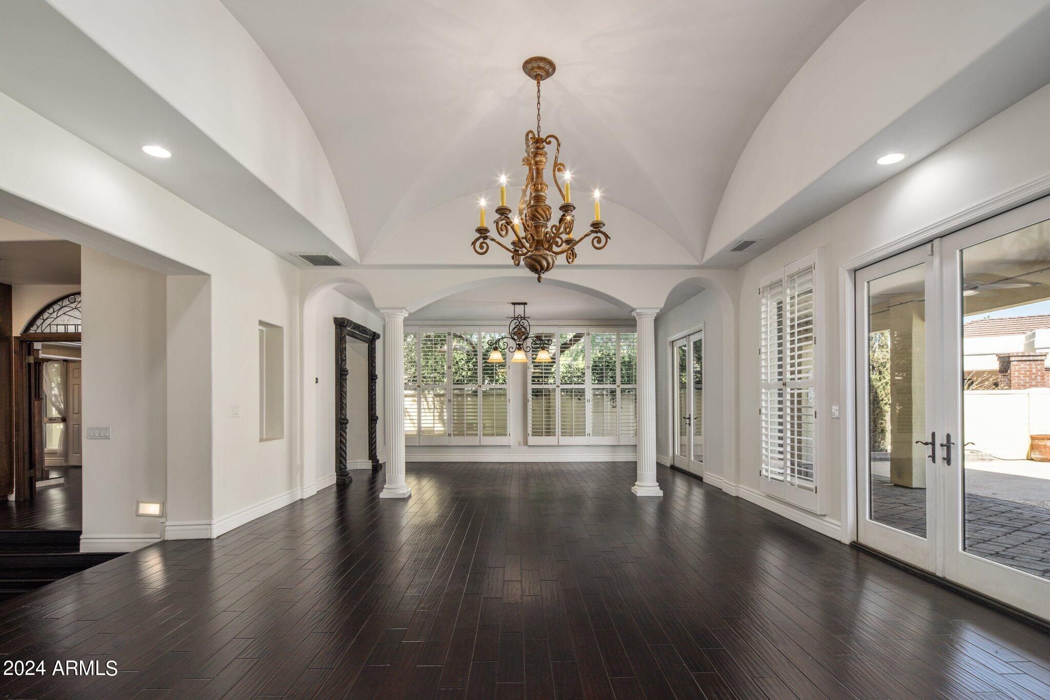 12 West Kaler Drive Phoenix, AZ 85021 - Photo 8 of 41 Family Room