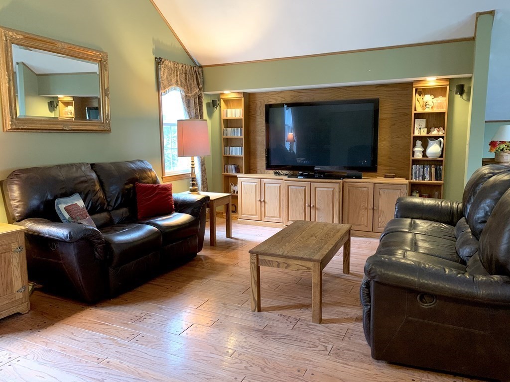 23 Watson Lane Rutland, MA 01543 - Photo 2 of 37