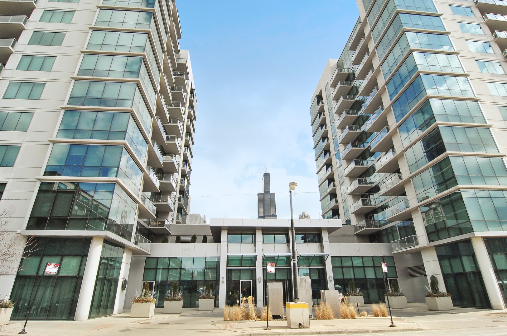 123 South Green Street, Unit 809B Chicago, IL 60607 - Photo 1 of 17