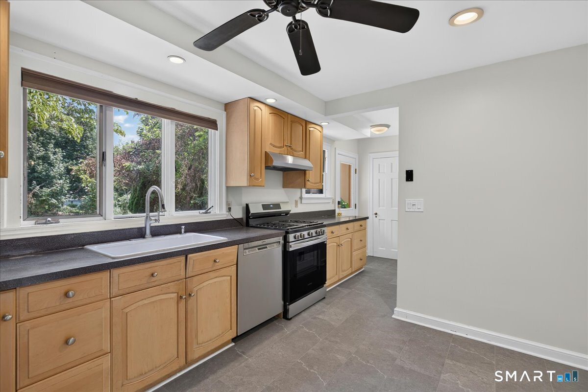 58 Myra Road Hamden, CT 06517 - Photo 12 of 38