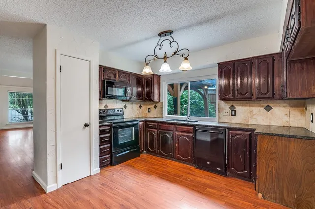 $439,999 | 1501 Barclay Drive, Richardson, TX 75081