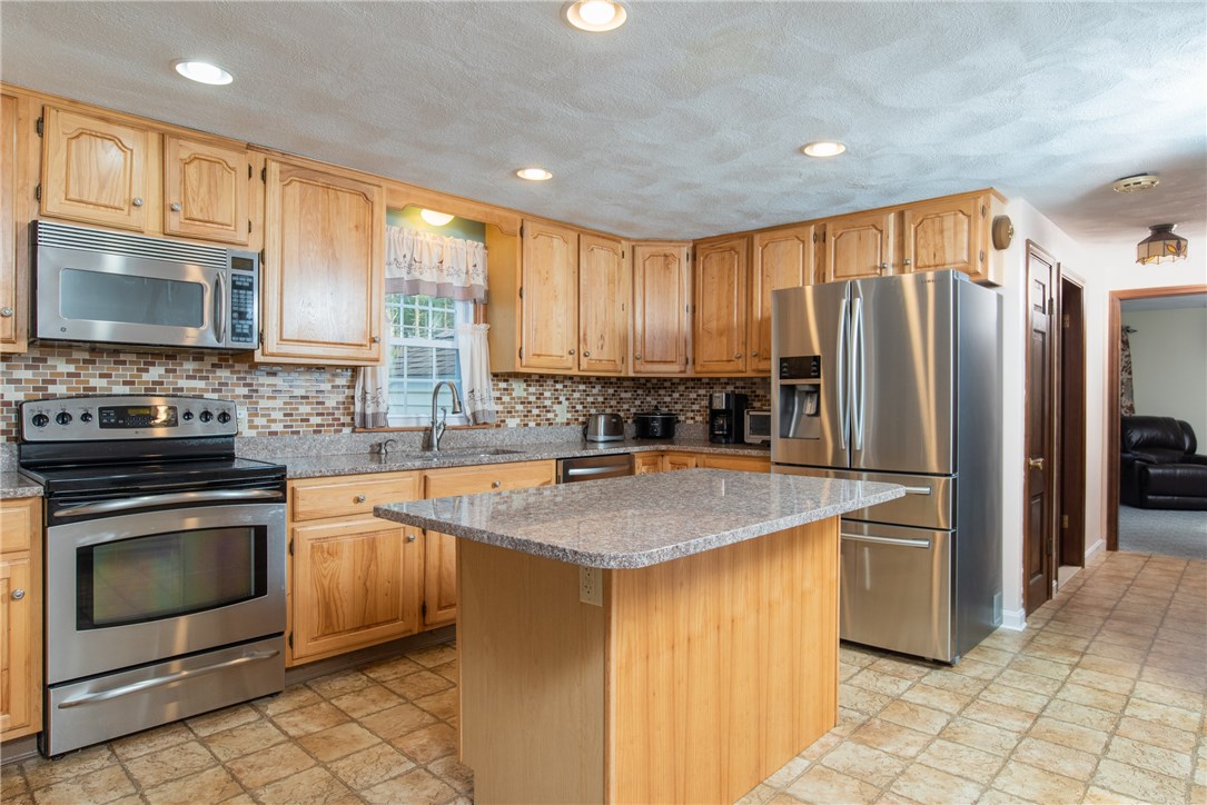 220 Weaver Hill Road Coventry, RI 02816 - Photo 14 of 28