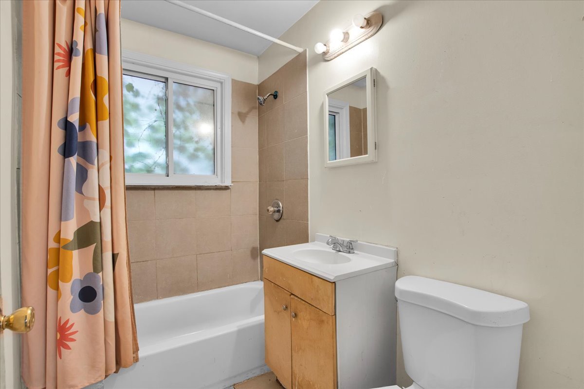 9302 South Rhodes Avenue Chicago, IL 60619 - Photo 7 of 21
