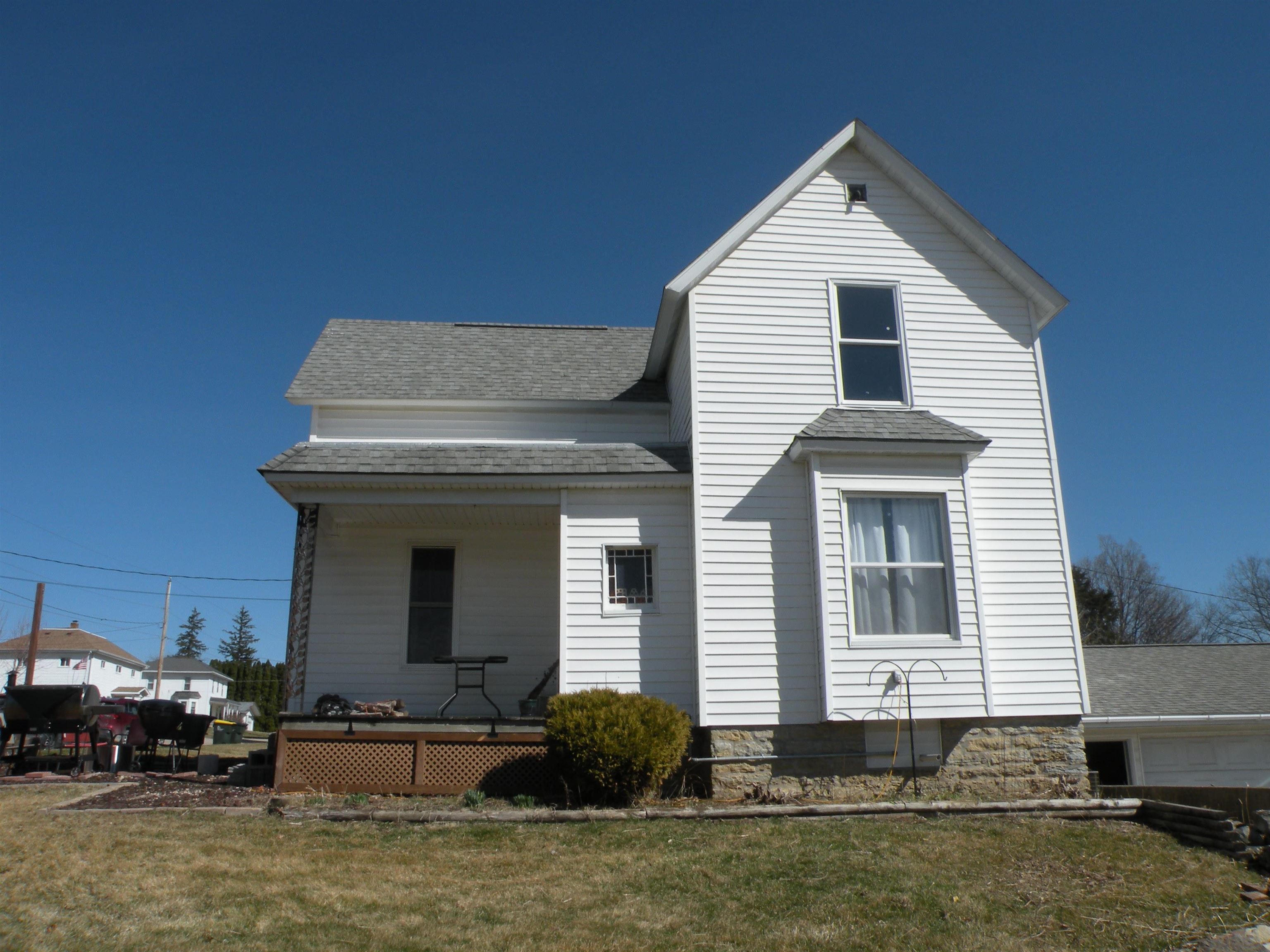 110 Prospect Street Bloomington, WI 53804 - Photo 2 of 21