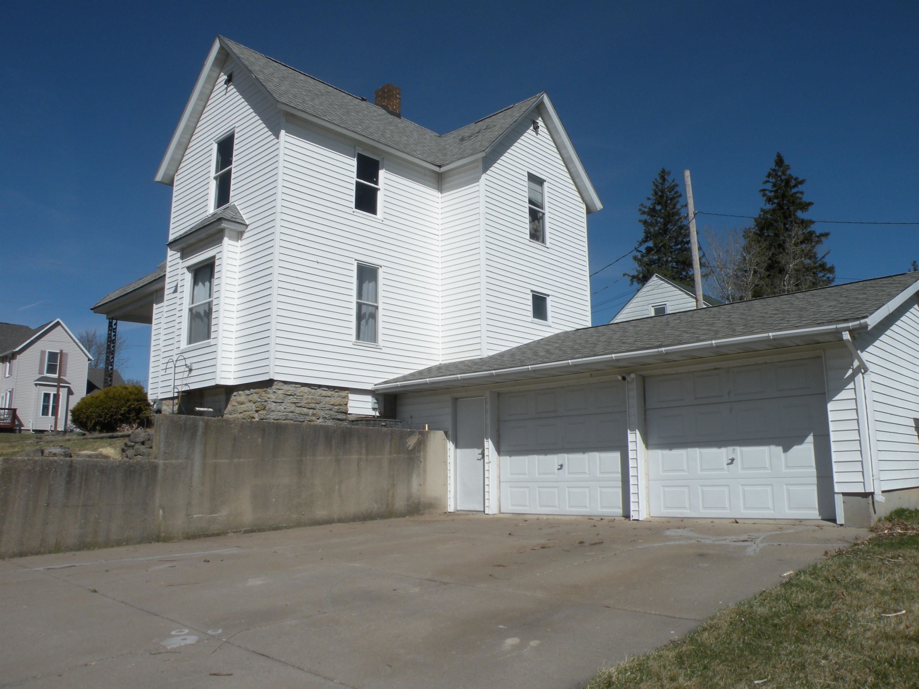 110 Prospect Street Bloomington, WI 53804 - Photo 3 of 21