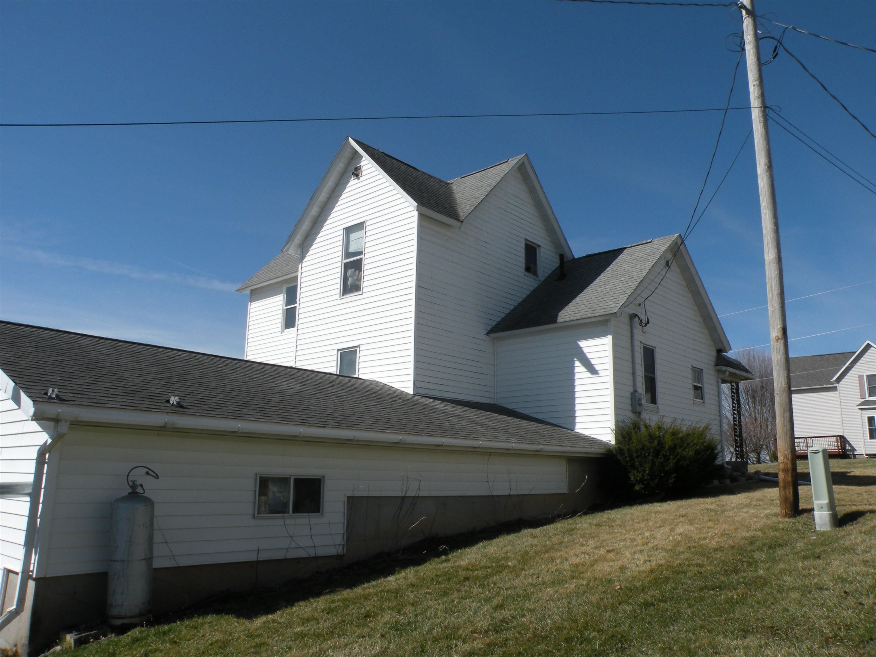 110 Prospect Street Bloomington, WI 53804 - Photo 5 of 21
