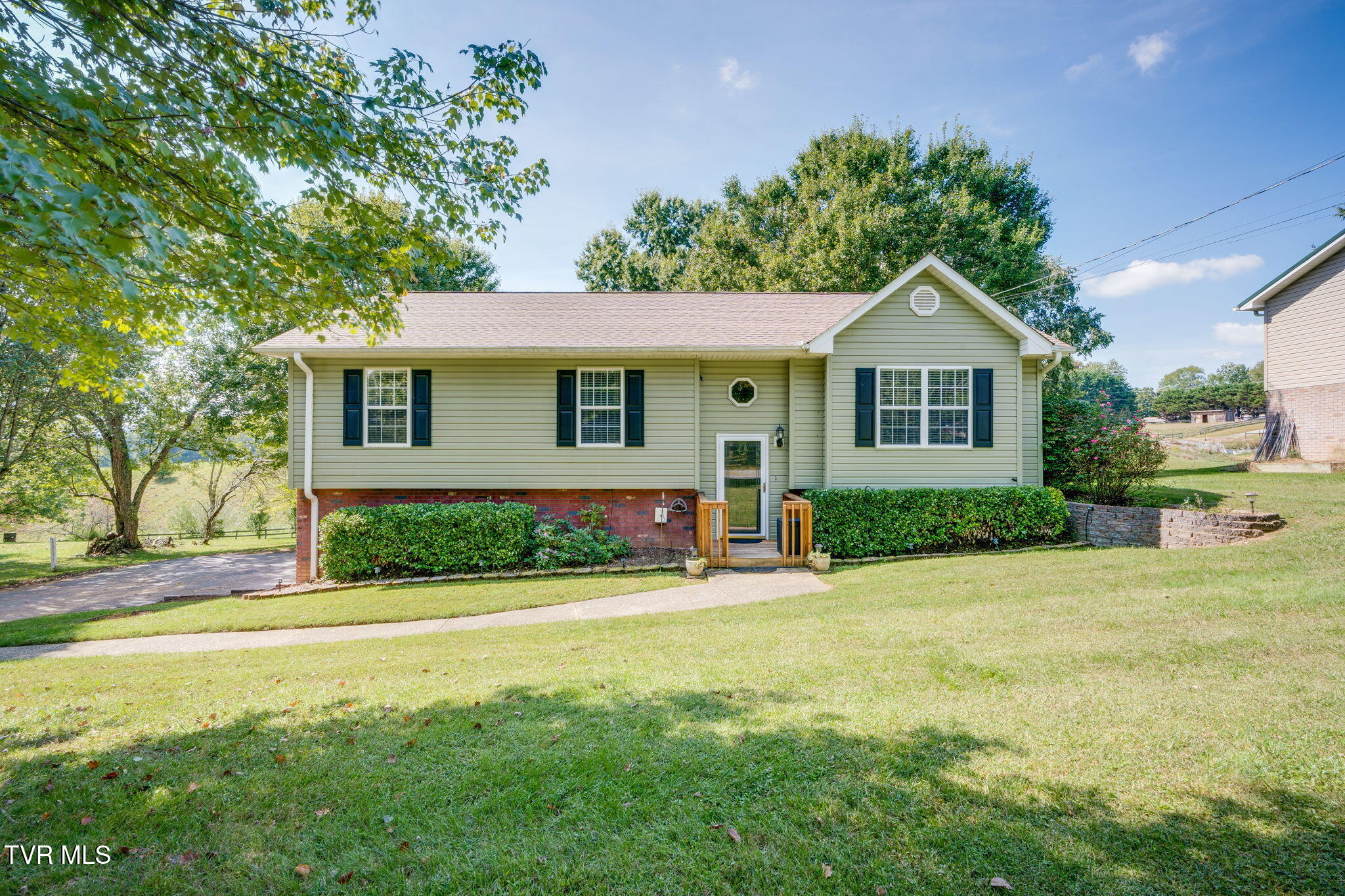 421 Old Embreeville Road Jonesborough, TN 37659 - Photo 2 of 31 001