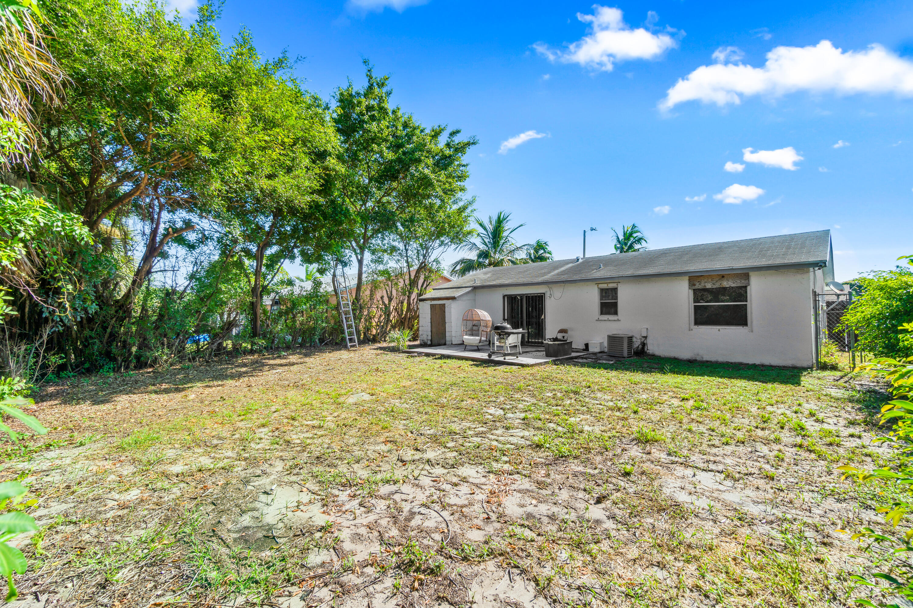 2313 Z Terrace Riviera Beach, FL 33404 - Photo 20 of 21 a front view of house with yard and trees