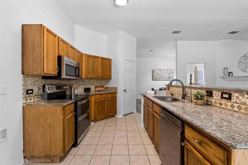 1132 Single Tree Drive Forney, TX 75126 - Photo 16 of 29 Gallery Image 16