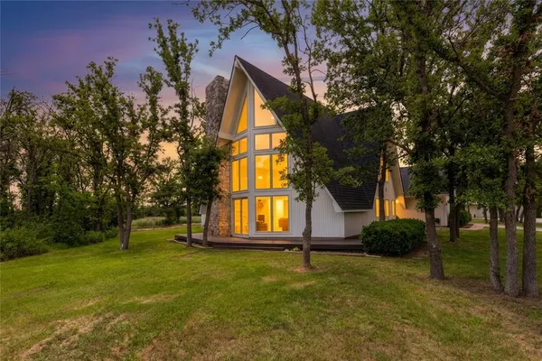 $800,000 | 1704 County Road 3555, Paradise, TX 76073